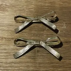 ゴールドリボン型ヘアクリップ　2個セット