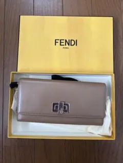FENDI ピーカブー　長財布