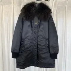 【TATRAS タトラス】ファー付きブラックダウンジャケットのサムネイル