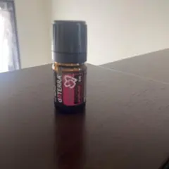 dōTERRA エッセンシャルオイル ホリデーラブ5mlのサムネイル