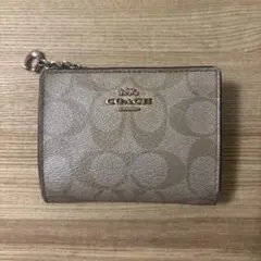 COACH ベージュ 二つ折り財布