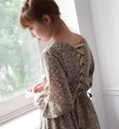 MAJESTIC LEGON ミニフラワーVネックワンピ