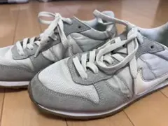Nike スニーカー ホワイト/グレー