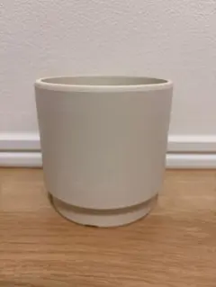 ホワイトの植木鉢 中型