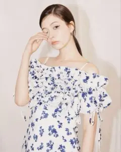 新品未使用　SNIDEL スナイデル　ボリュームラッフルフリルプリントワンピース