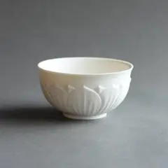 若杉聖子作　白磁　盃　美品 凛とした佇まいの白磁の酒器は、若杉聖子さんの作品です。 「蓮