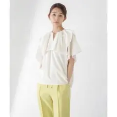 ナノユニバース　レオファインチャーム付きブラウス