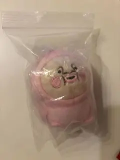 こびとづかんのぬいぐるみ　カクレモモジリ　ガチャ　カプセルトイ