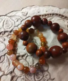 天然石と木製ビーズのブレスレット