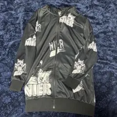 NieR CLOTHING 総柄 ジップアップパーカー