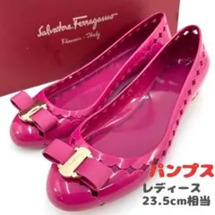 サルヴァトーレフェラガモ ヴァラリボン ひし形型抜き フラットシューズ