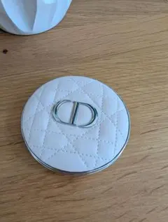 ディオールスキン フォーエヴァー スーラディアント フィルタールミネセント