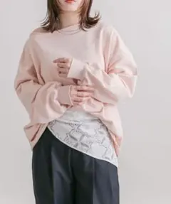 オフショルダーロゴスウェット/KBF by.アーバンリサーチのサムネイル