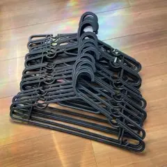 プラスチック黒ハンガーまとめ売り24本