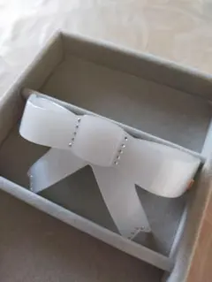 アレクサンドルドゥパリ 　リボンバレッタ　ホワイト