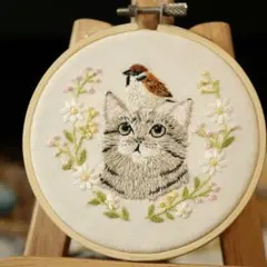 ひまわりを見上げる猫の手刺繍フレーム - メルカリ