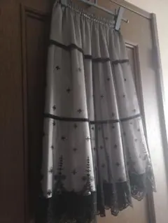お値下げ！送料込み！総レース　フレアスカート　ウエストゴム