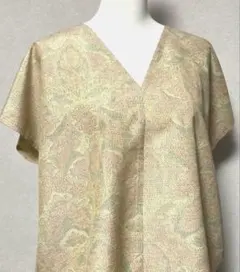 着物リメイク 淡い花柄のVネックゆったりチュニック