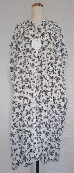 le colis ルコリ　花柄ギャザーワンピース　スキッパー　フレンチスリーブ