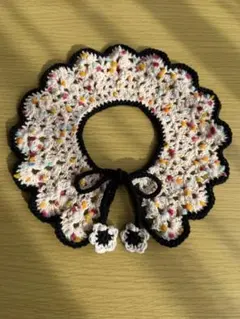 ハンドメイドベビー付け襟　ポンポンブラックお花