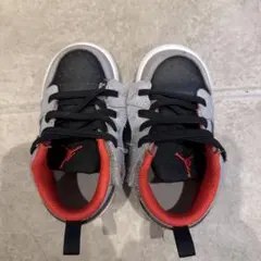 Jordan ベビーシューズ グレー/ブラック/レッド