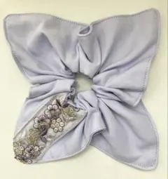 227)ハンドメイド　スクエアシュシュ　大きめ インド刺繍リボン　23-薄紫