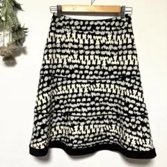 TO BE CHIC｜美品✨総柄モノトーンフレアスカート｜ドット｜Aライン｜40のサムネイル