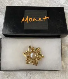 Monet 花モチーフ ブローチ