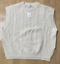 新品.未使用品 マッキントッシュ アイボリー ケーブル編み ベスト サイズ38のサムネイル