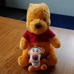 ティガーキーホルダーとプーさんぬいぐるみ