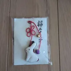 うさぎ形ストラップ 花モチーフ付き