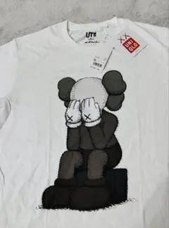KAWS　UNIQLO　コラボ　２着セット　2016年　新品タグ、カタログ付き
