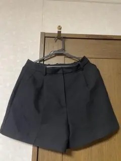 ZARA 黒ショートパンツ