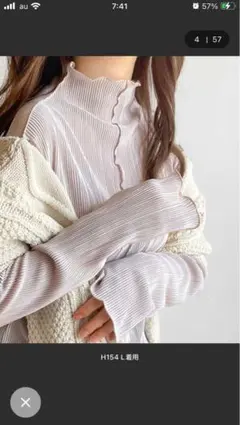 上品な光沢感。2wayメロープリーツハイネックトップス