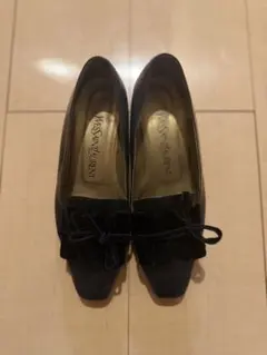 Yves Saint Laurent ブラックパンプス