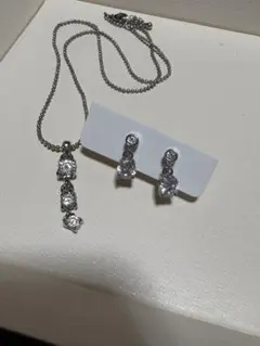 3連ダイヤ風ネックレス&イヤリングセット
