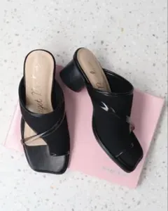 【美品】 25SS 甲深トングサンダル/Bridget Birkin/ブラックのサムネイル