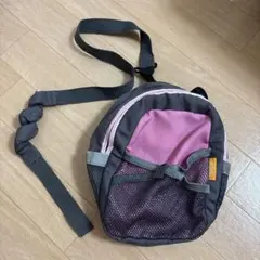 小型グレーとピンクのリュック