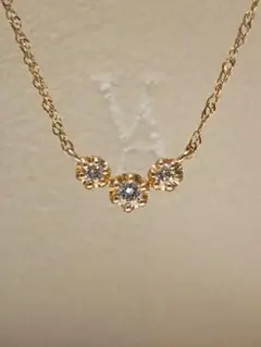 ヴァンドーム青山 K18 ダイヤモンド ネックレス ライン 横並び 3粒ダイヤ