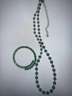 緑のビーズ ネックレスとブレスレットセット