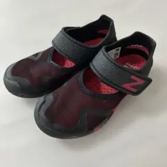 New Balance 赤黒 サンダル　17 マリンシューズ