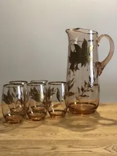 美品 ヴィンテージ　ゴールドの花柄ピッチャーとグラスセット