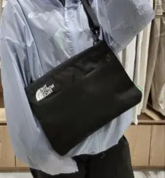THE NORTH FACE ブラックショルダーバッグ