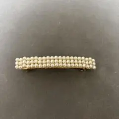 パール装飾のヘアクリップ