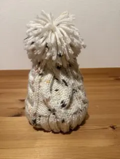 ホワイト ケーブル編み ニット帽 ポンポン付き