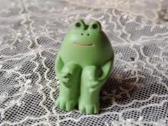 concombre 体育座りのカエルちゃん