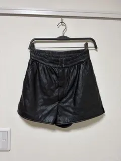 ZARA キルティング フェイクレザー ショートパンツ
