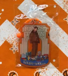 NAOTO 会場プレミアムカプセル　HONEST TOWN チャームキーホルダー