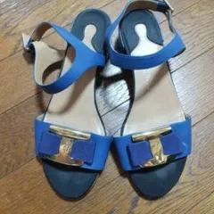 Ferragamo青リボン付きサンダル