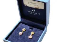 WEDGWOOD ローズモチーフ ピアス ゴールド ピンクのサムネイル